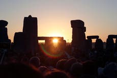 El solsticio de verano reúne a druidas, paganos y curiosos en Stonehenge