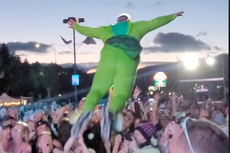 Sam Smith se vuelve viral tras aparatosa caída de un escenario