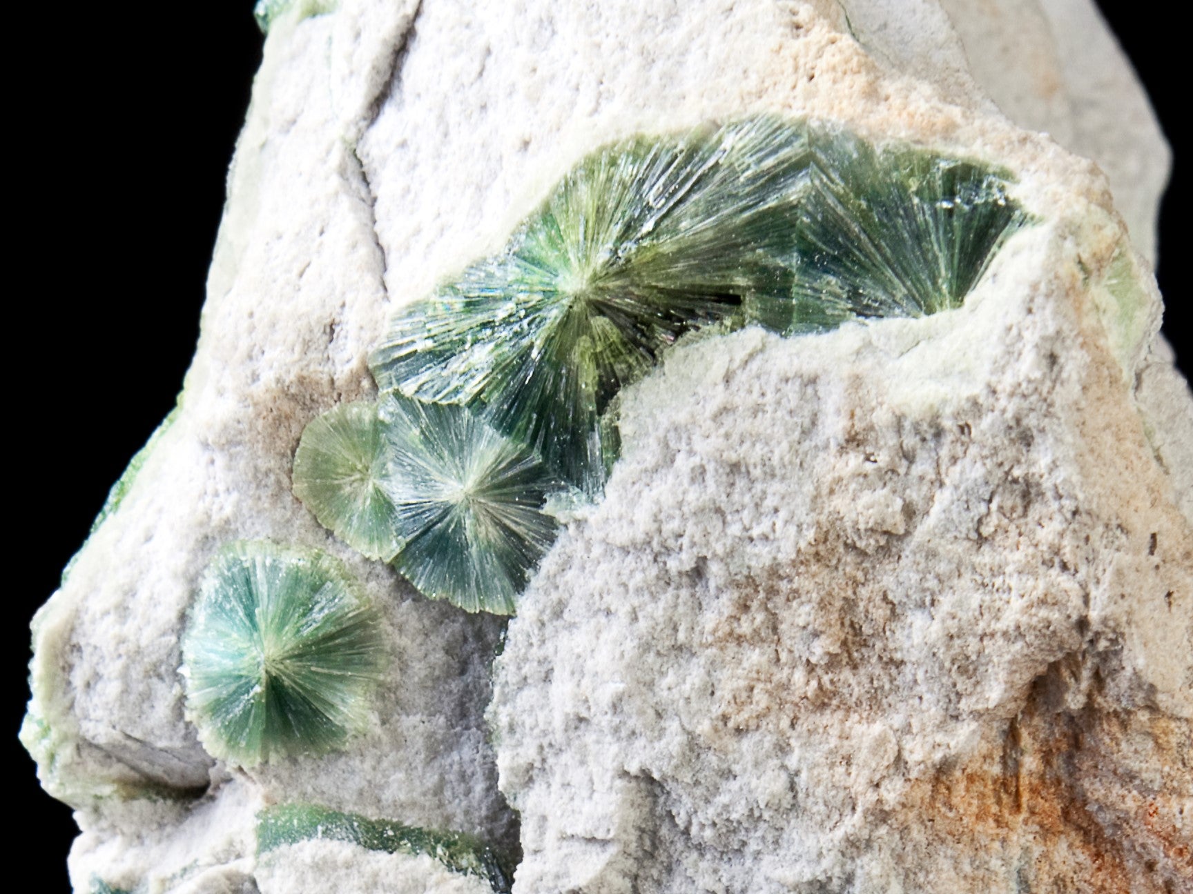 Científicos descubren enorme yacimiento mineral que podría satisfacer demanda mundial de baterías