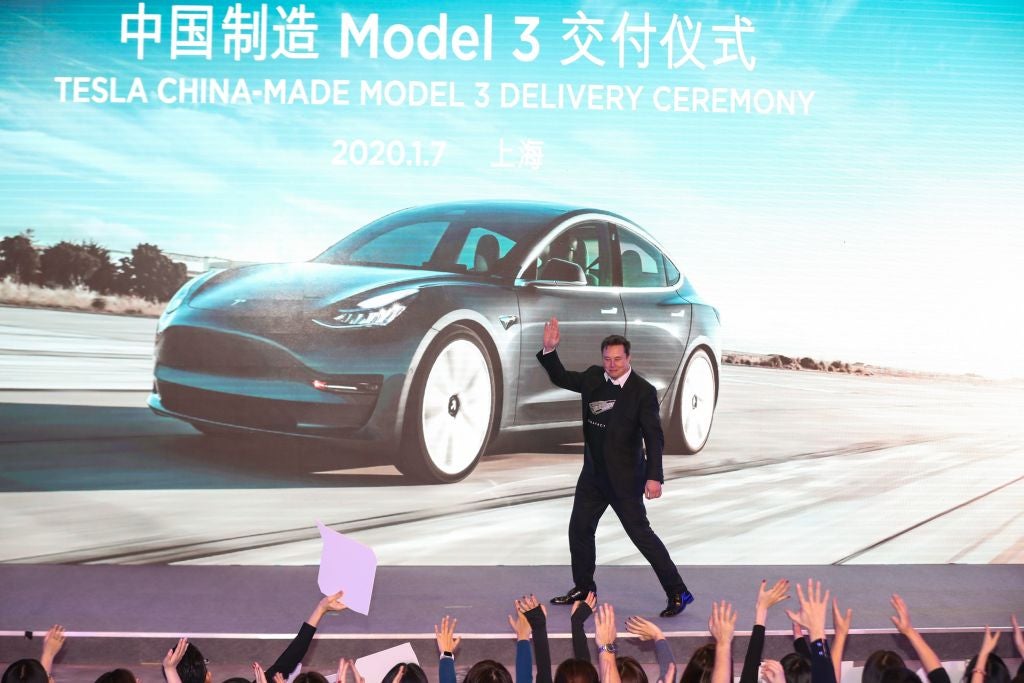 El director general de Tesla, Elon Musk, anunció en Shanghái el 7 de enero de 2020 que los vehículos Model 3 fabricados en China utilizarían baterías de litio-ferrofosfato