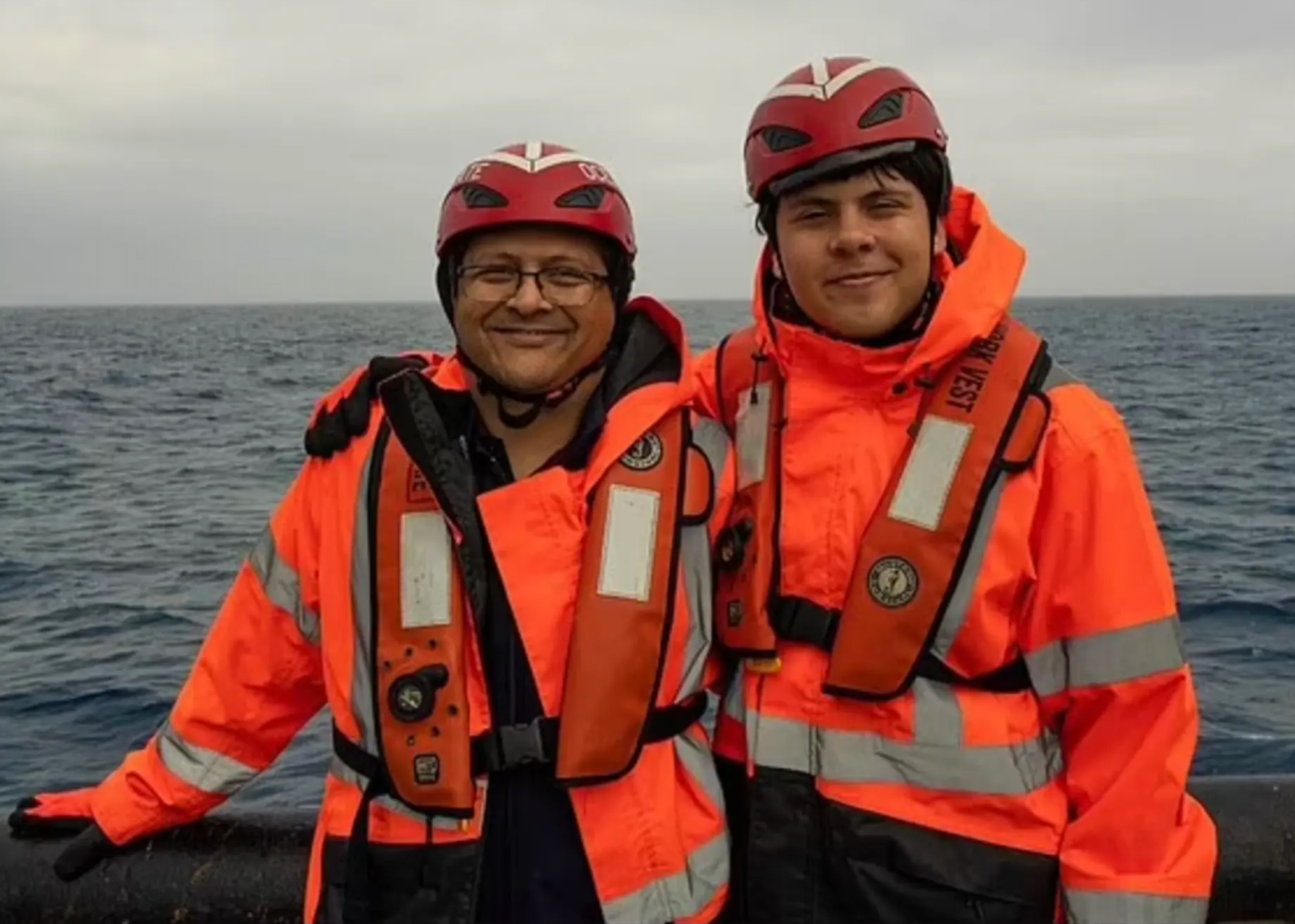 Shahzada y Suleman Dawood sonríen en la última foto tomada antes de su fatídica expedición a bordo del sumergible Titán