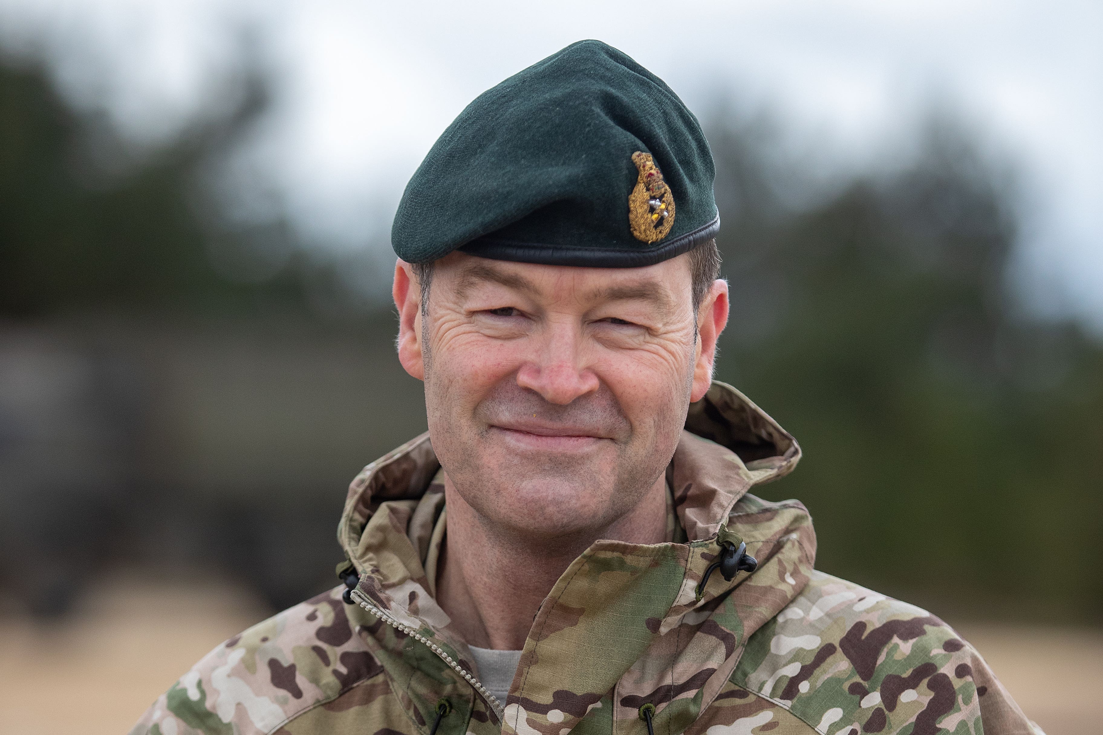 El general Patrick Sanders (58), jefe del ejército británico, dejará el cargo después de dos años de liderazgo