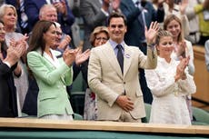 Roger Federer recibe una larga ovación de pie en Wimbledon. Y de la princesa Catalina