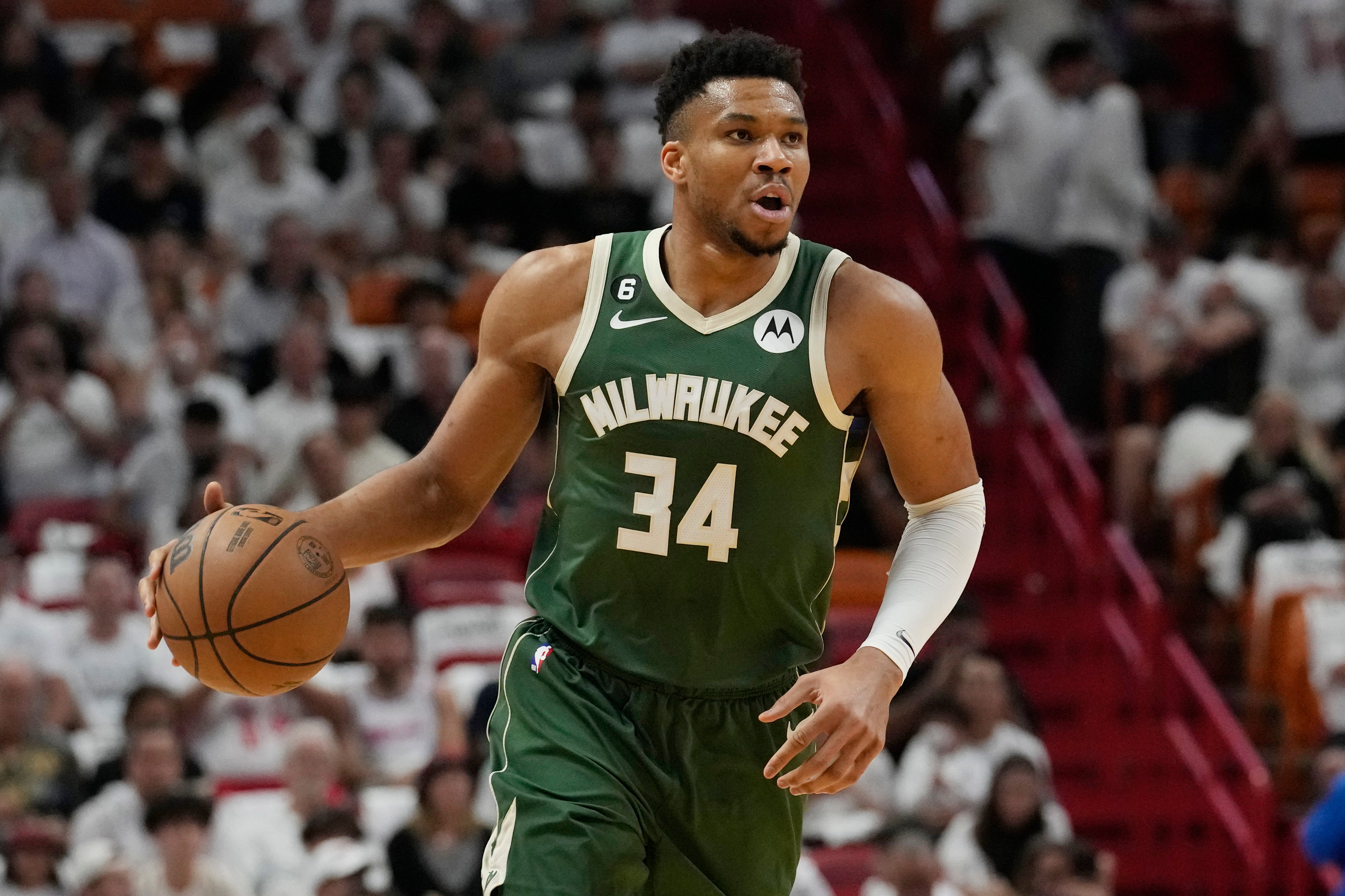 BUCKS-ANTETOKOUNMPO