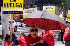 Trabajadores de hotel en California vuelven al trabajo tras su huelga, advierten de más paros