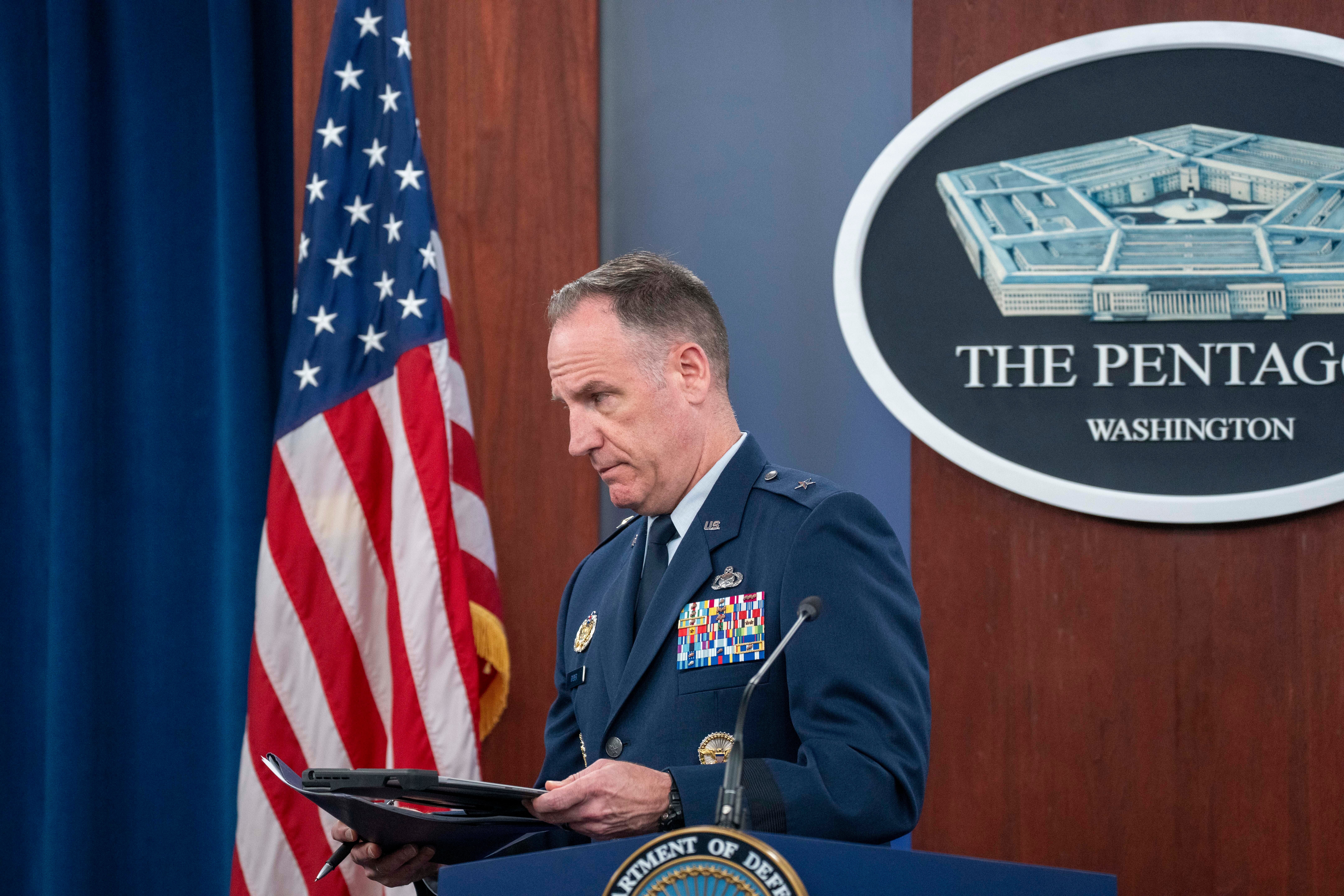 AP EXPLICA-UCRANIA-MUNICIONES DE RACIMO