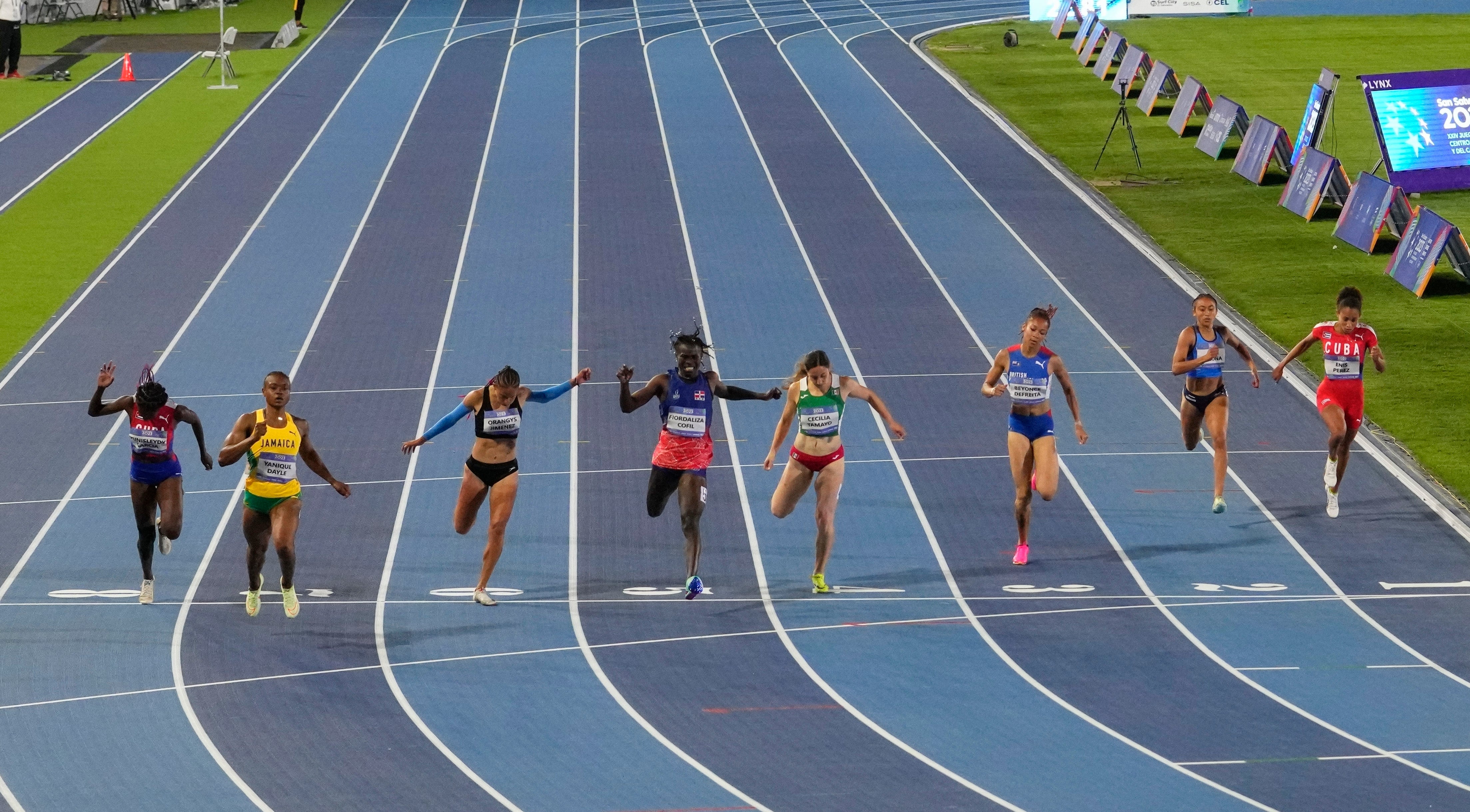 EL SALVADOR-BUKELE-CENTROAMERICANOS