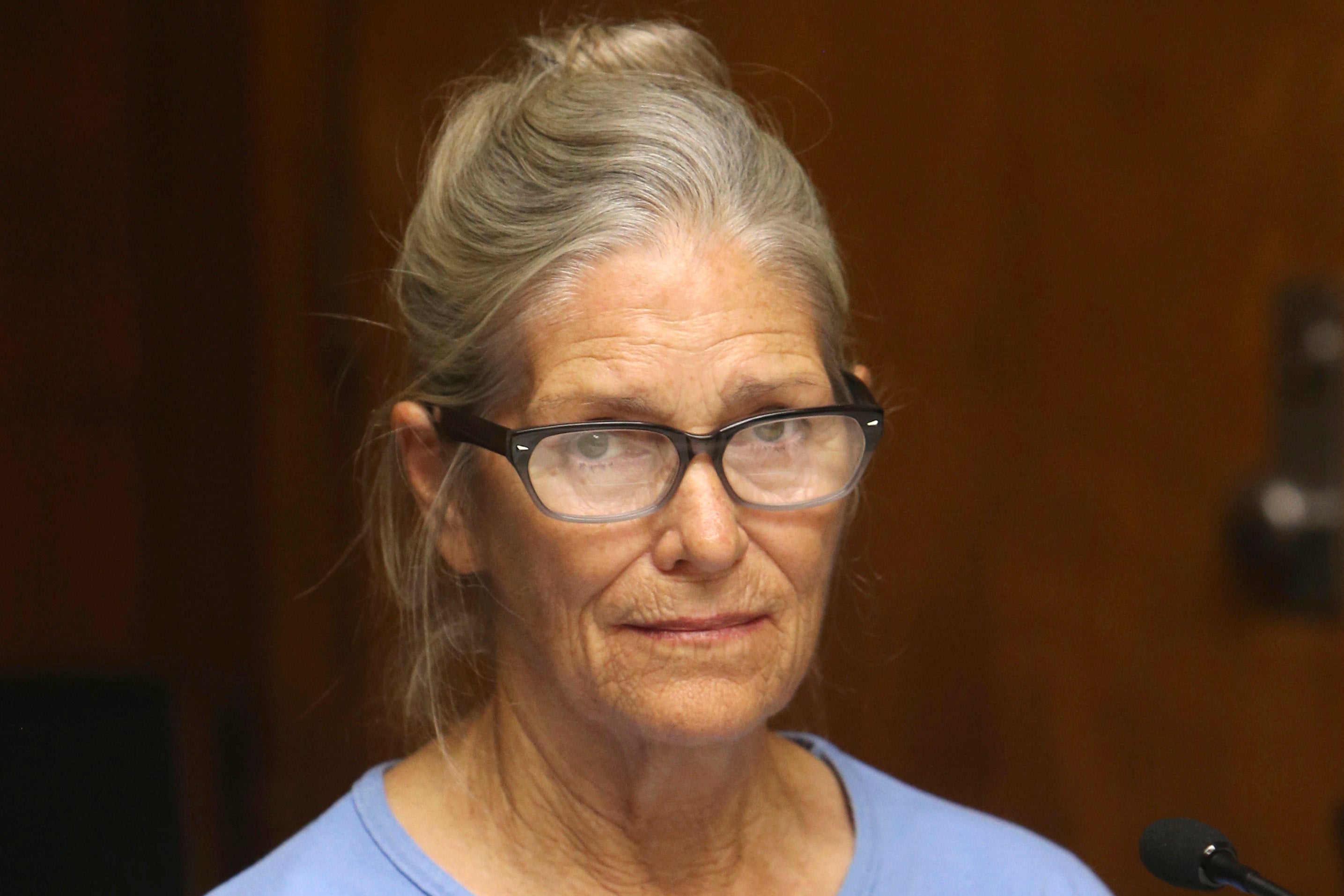 Leslie Van Houten asiste a una audiencia de libertad condicional en la Institución para Mujeres de California en 2017