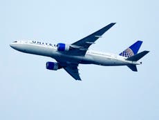 United Airlines y sindicato de pilotos pactan aumento salarial