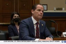 Renuncia subdirector de la DEA; fue asesor de empresas farmacéuticas