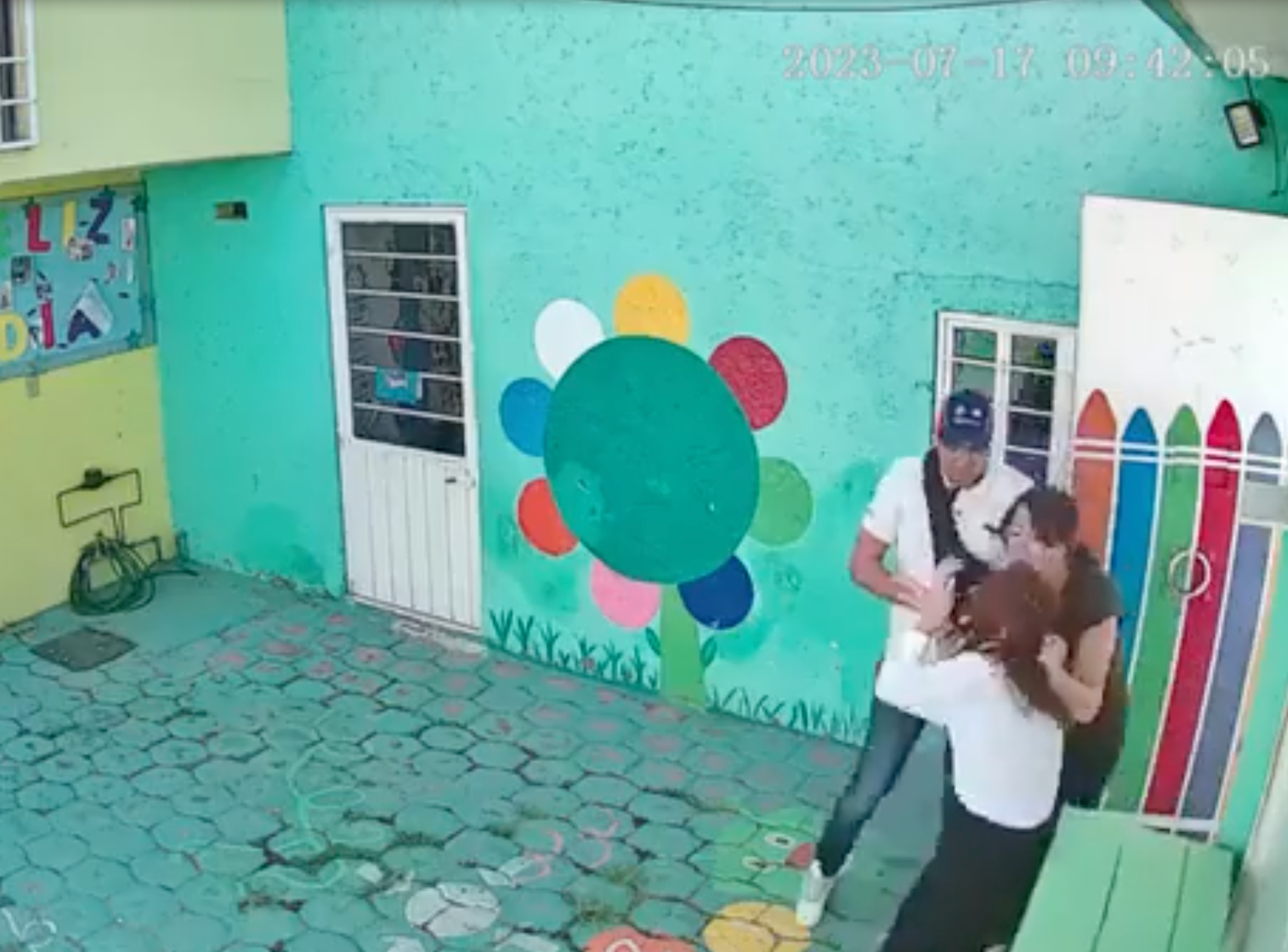 ¿Qué pasó con la pareja que golpeó a una maestra de kínder en Cuautitlán Izcalli?