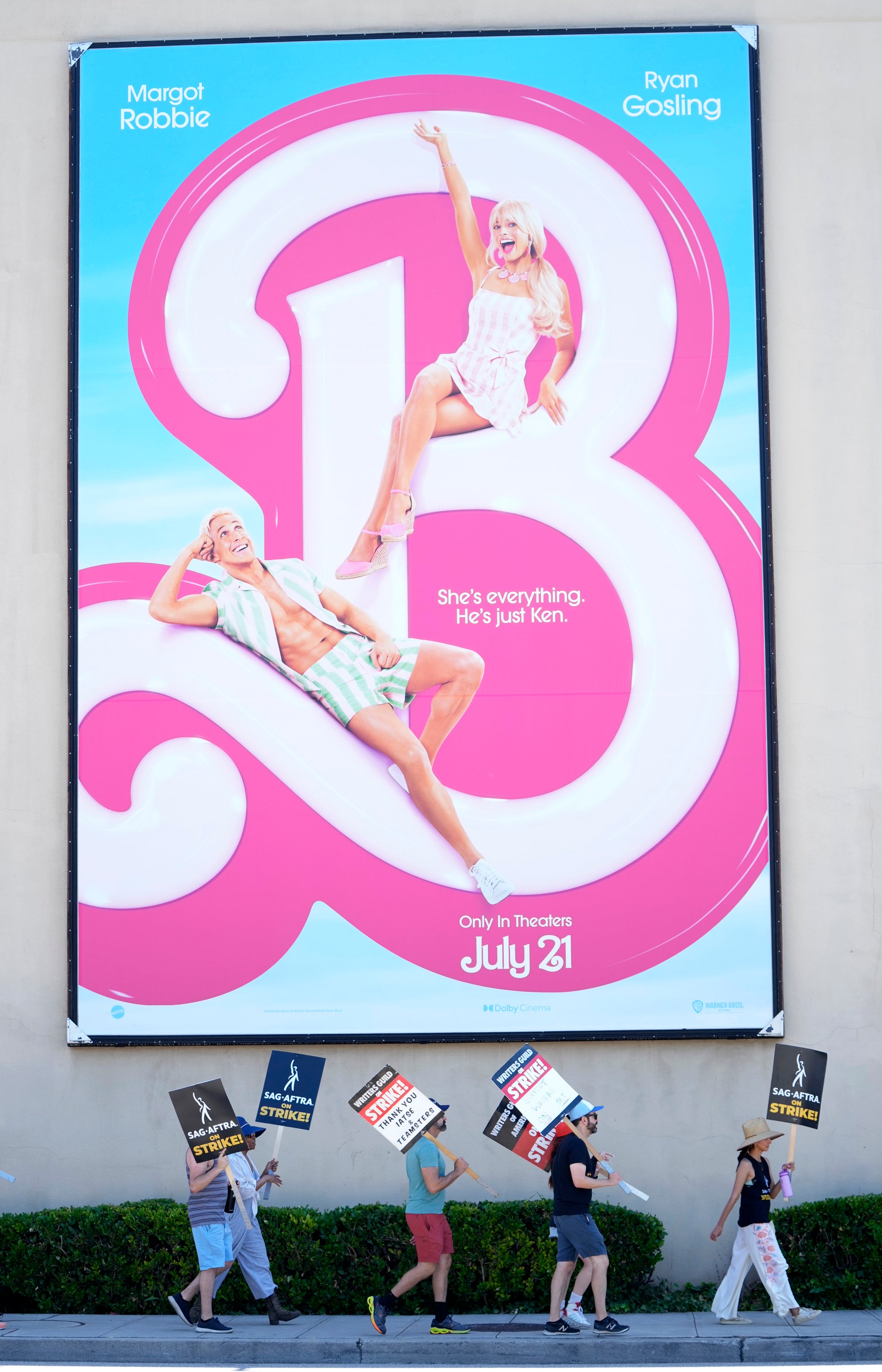 AP EXPLICA-HOLLYWOOD-HUELGAS-PÚBLICO