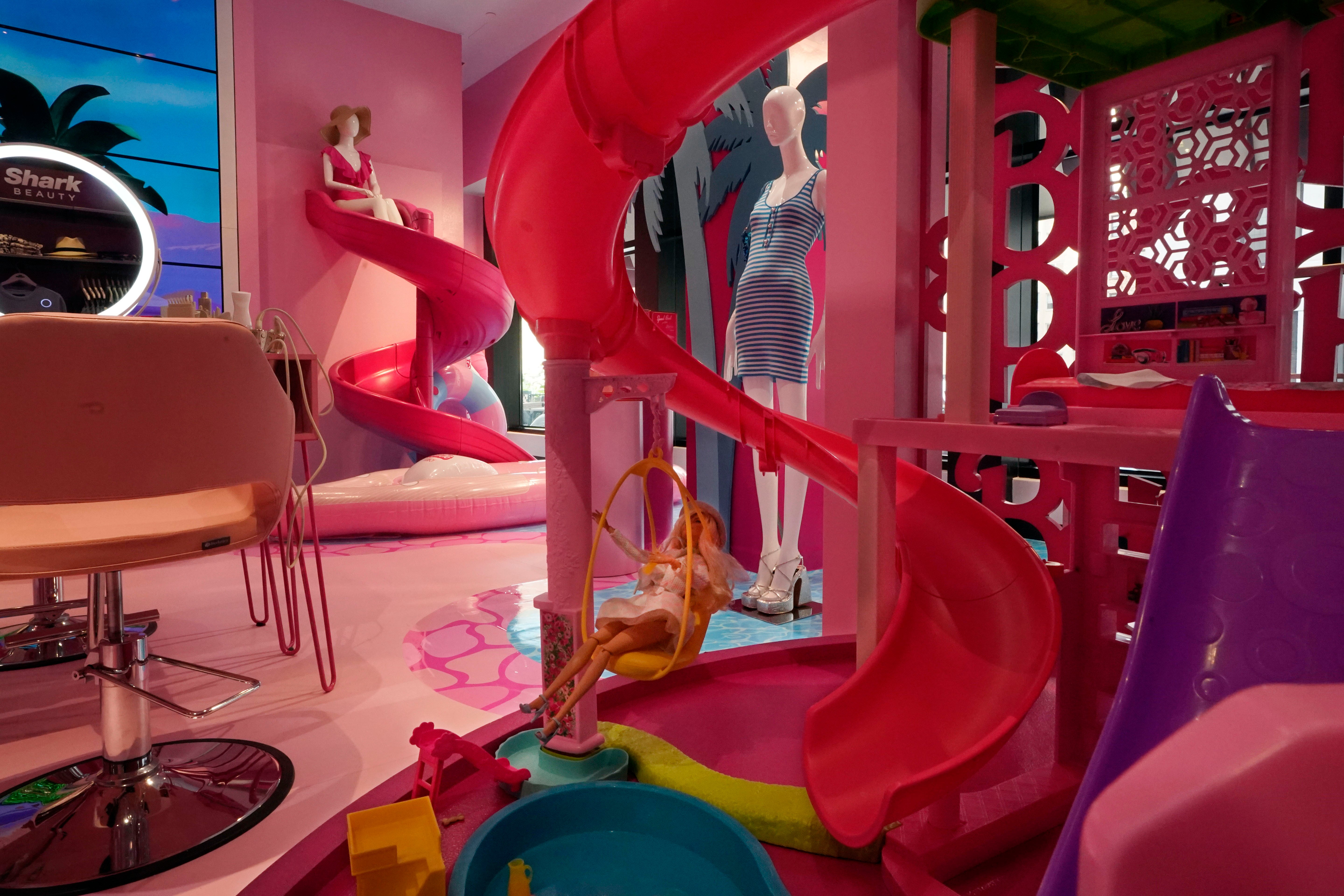 BARBIE-MERCADOTECNIA Y MANÍA