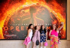 “Barbenheimer” llega a los cines de forma explosiva