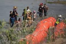 Colocar una barrera flotante en el río Bravo para frenar a migrantes es nuevo, pero la idea no lo es