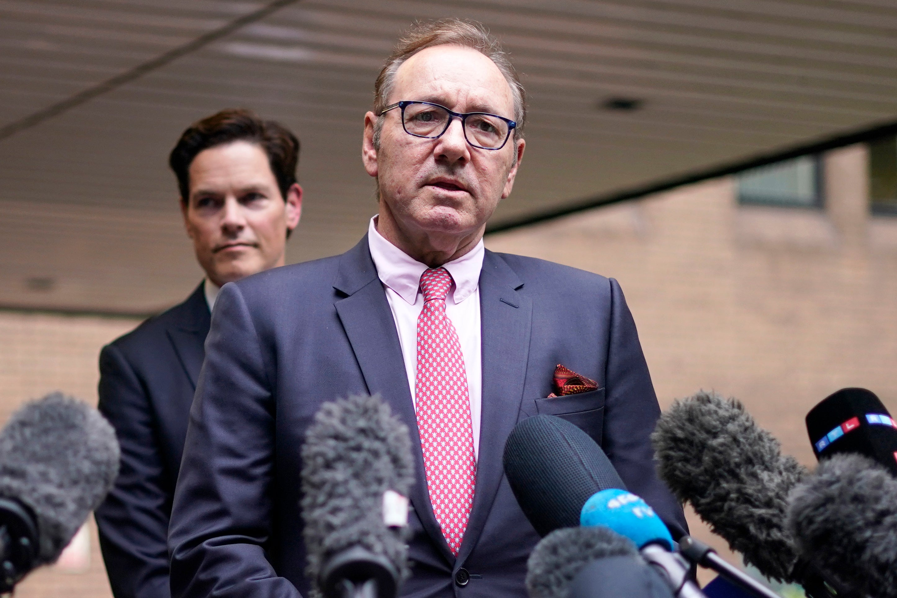 Jurado en Londres exonera a Kevin Spacey de acusaciones de agresión sexual