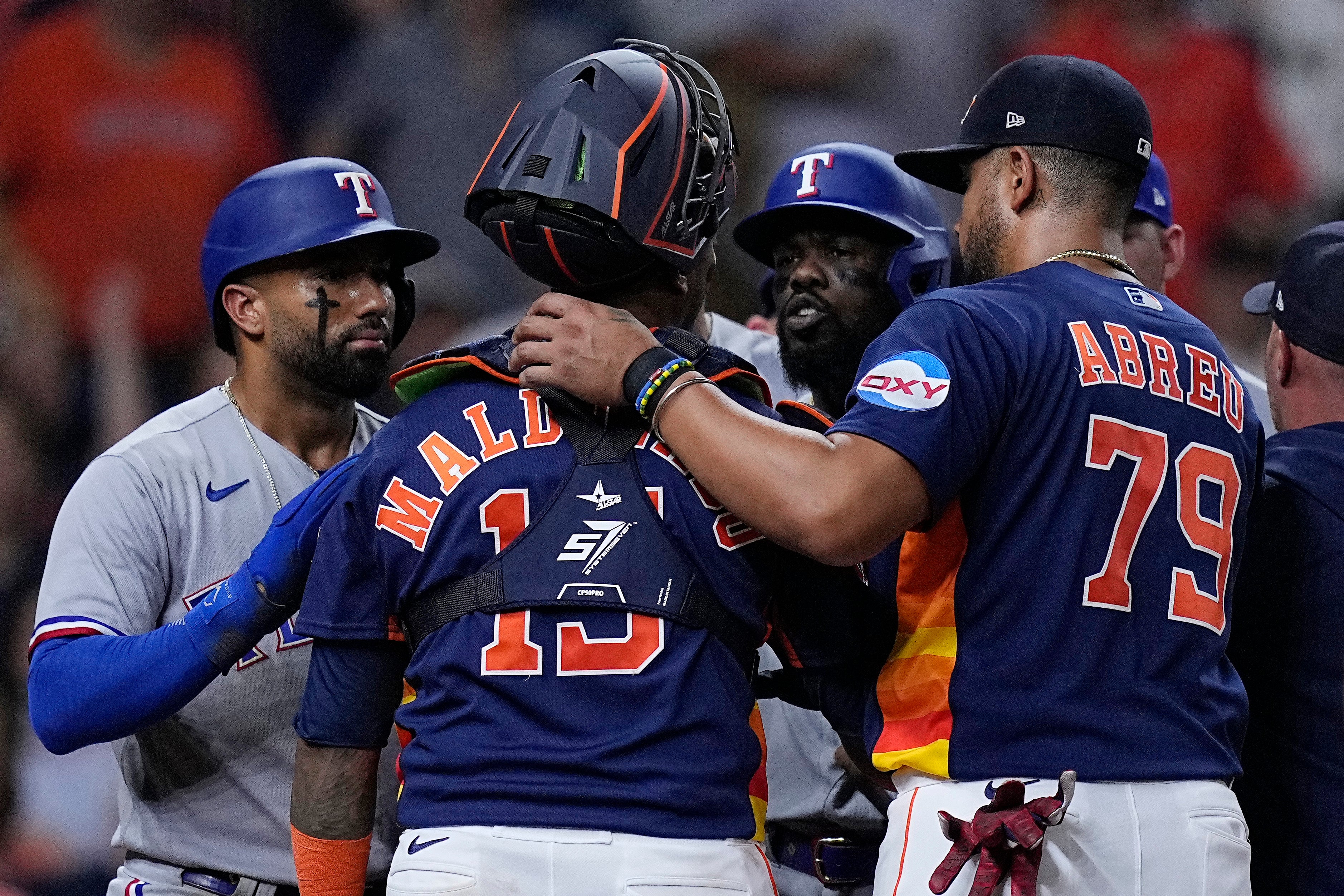 Cuadrangulares de dominicano catapulta victoria de los Astros