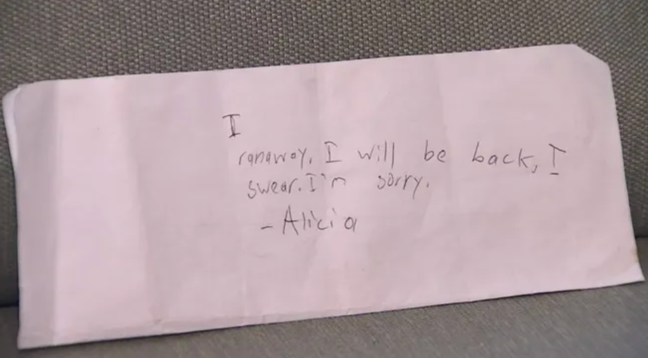 Alicia Navarro dejó una nota en su habitación que decía: “Huí. Voy a regresar, lo prometo. Perdón. Alicia”