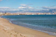 Cierran playas en España tras detectarse niveles "anormales" de bacterias en el agua