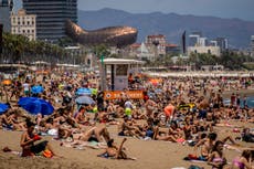 ¿Qué tan sostenible es el auge del turismo en España? Gobiernos planean restricciones