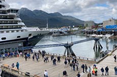 Los turistas invaden la capital de Alaska entre dudas sobre el futuro de su enorme glaciar