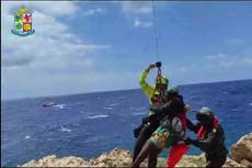 Italia: Rescatan a docenas de migrantes tras naufragio de embarcaciones