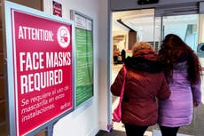 Hospitalizaciones por COVID-19 van al alza en EEUU, aunque no como antes