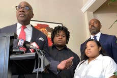 Una pareja de Georgia demanda a su doctora por “decapitar” a su bebé durante el parto