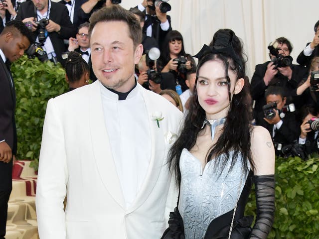 <p>Elon Musk y Grimes, en la foto de 2018, comparten tres hijos </p>