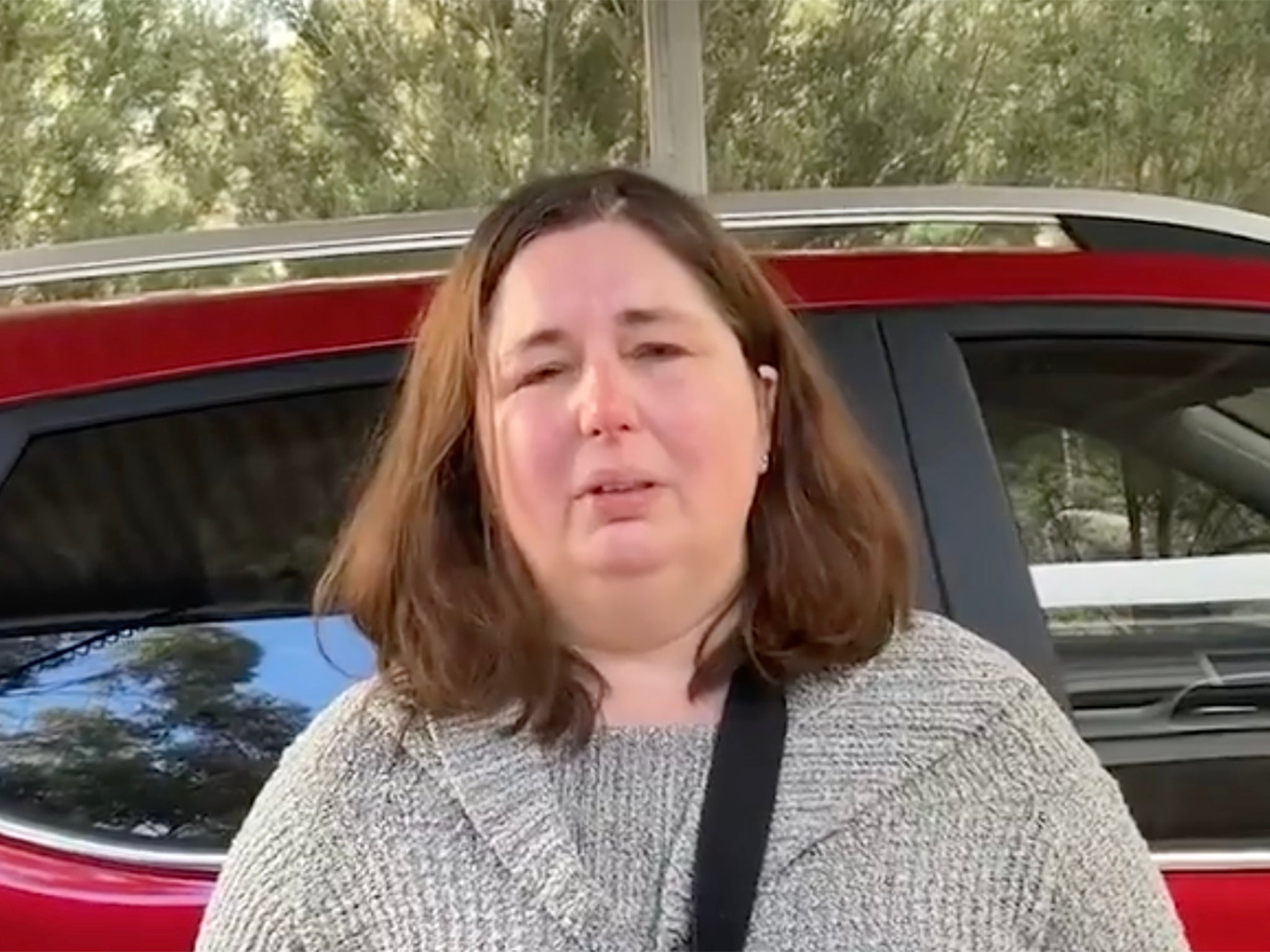 Detienen a mujer por la muerte de sus exsuegros; los envenenó con hongos en ‘comida familiar’