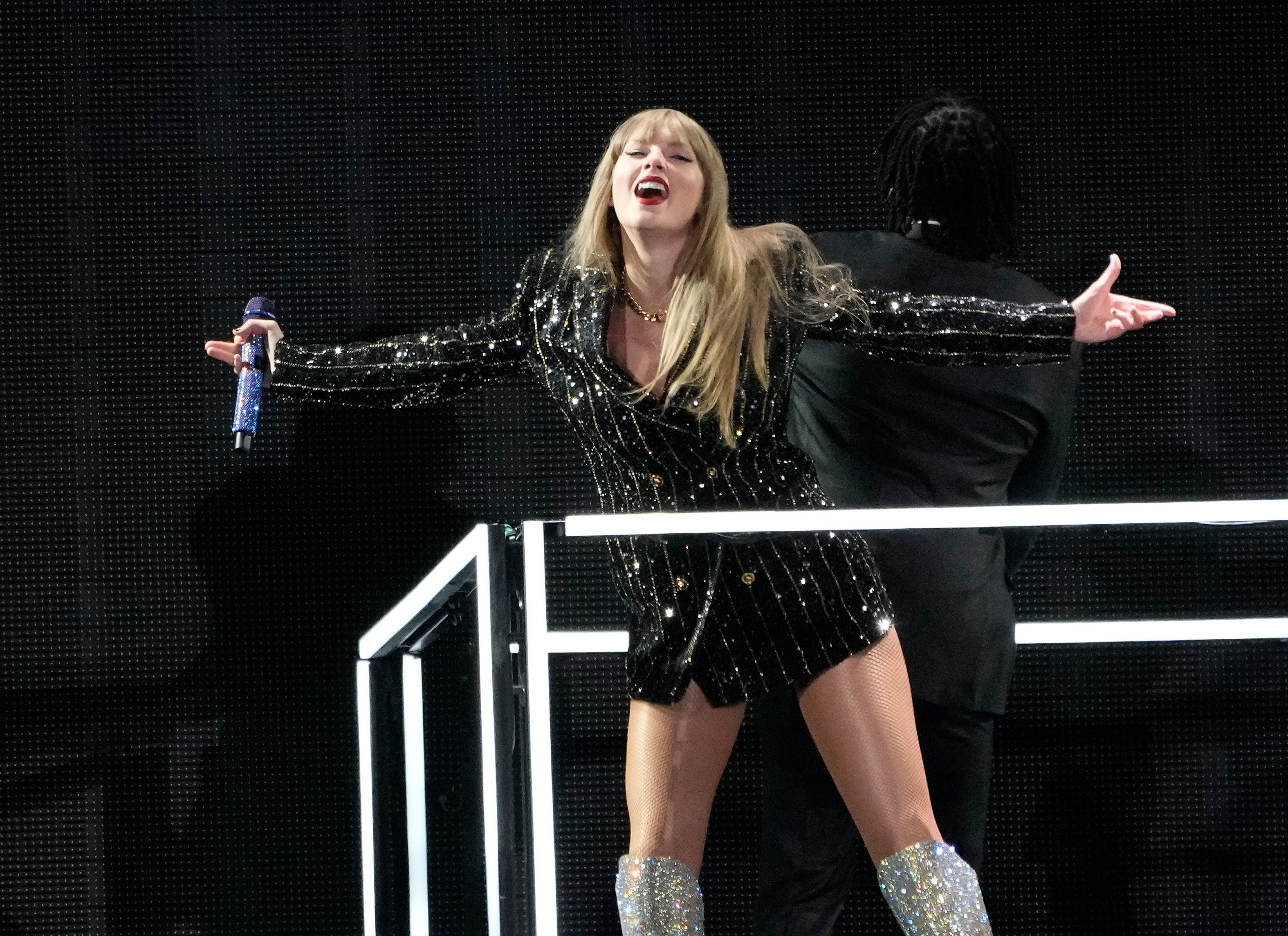 Taylor Swift anuncia “1989 (Taylor’s Version)” en su gira Eras en Los Angeles