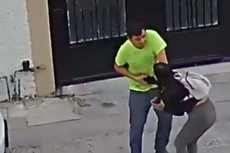 Hombre apuñala a mujer en León, Guanajuato, cámaras de seguridad captan el asesinato
