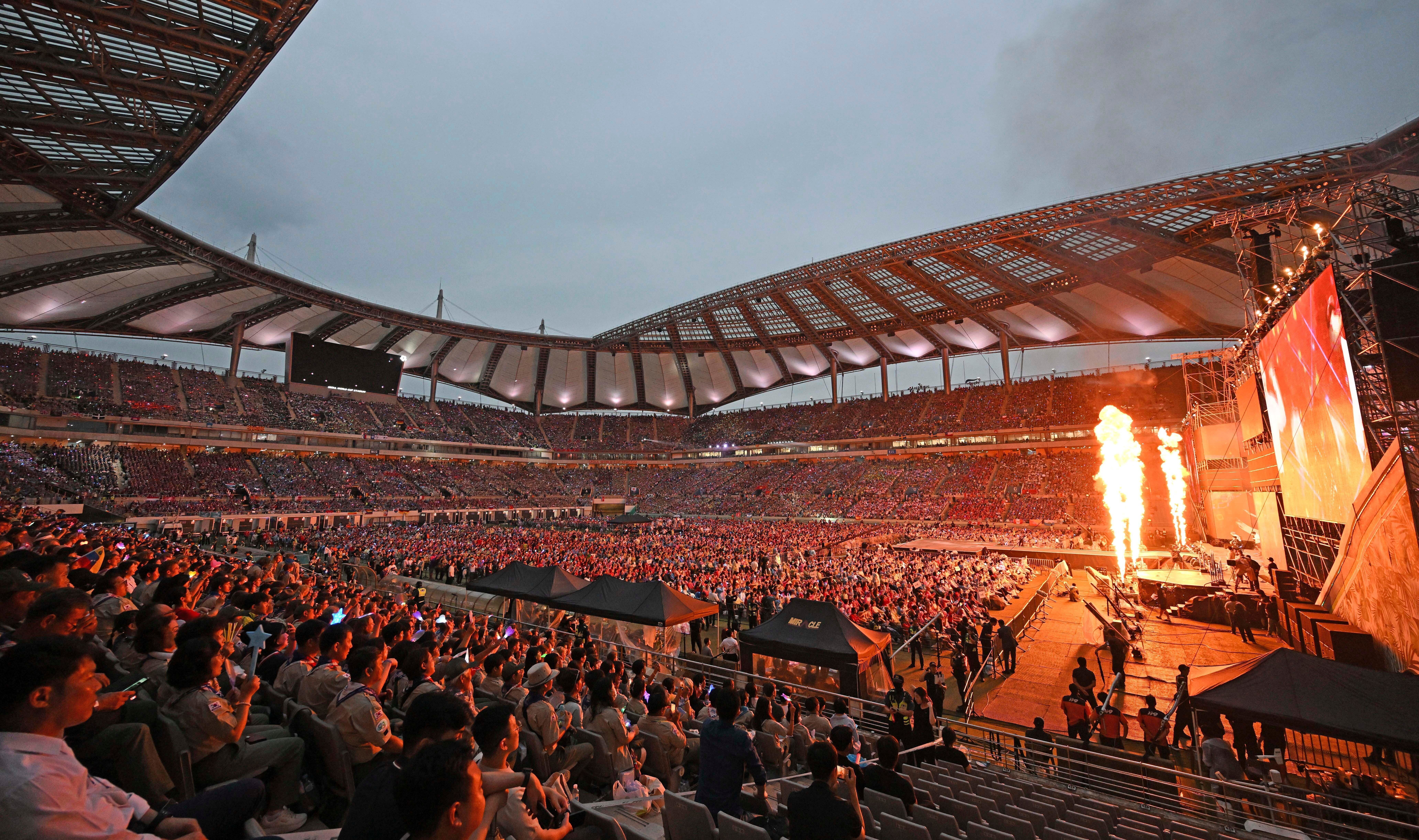 Corea del Sur organiza concierto de K-Pop para Scouts de campamento mundial afectado por tormenta