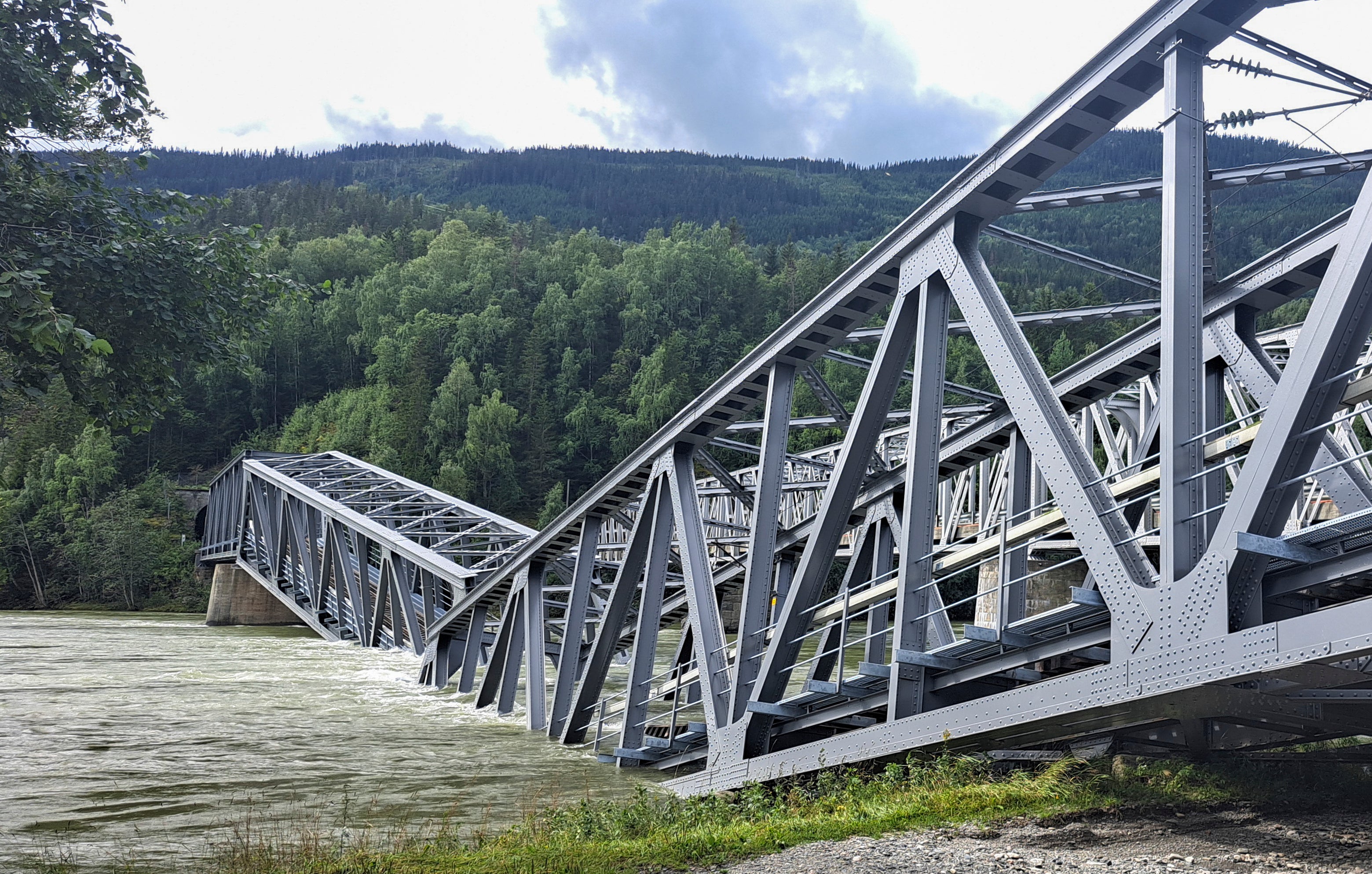 NORUEGA-PUENTE COLAPSADO