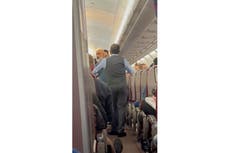 Regresa vuelo a Sydney por "incidente de emergencia"; arrestan a pasajero