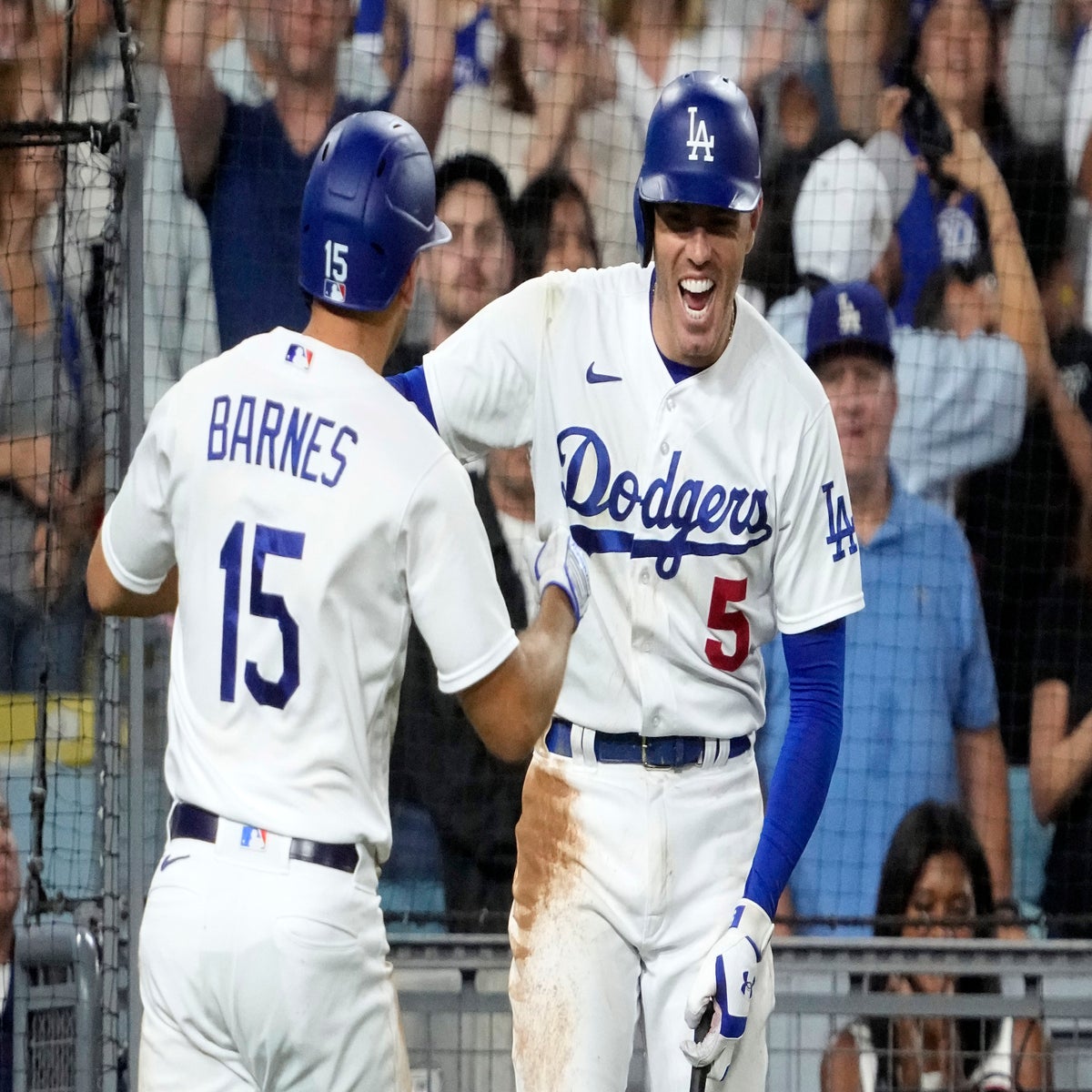 Barnes logra 1er jonrón en casi un año; Dodgers superan 1-0 a