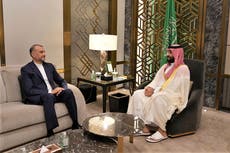 Canciller iraní visita a príncipe saudí al mejorar relación entre rivales