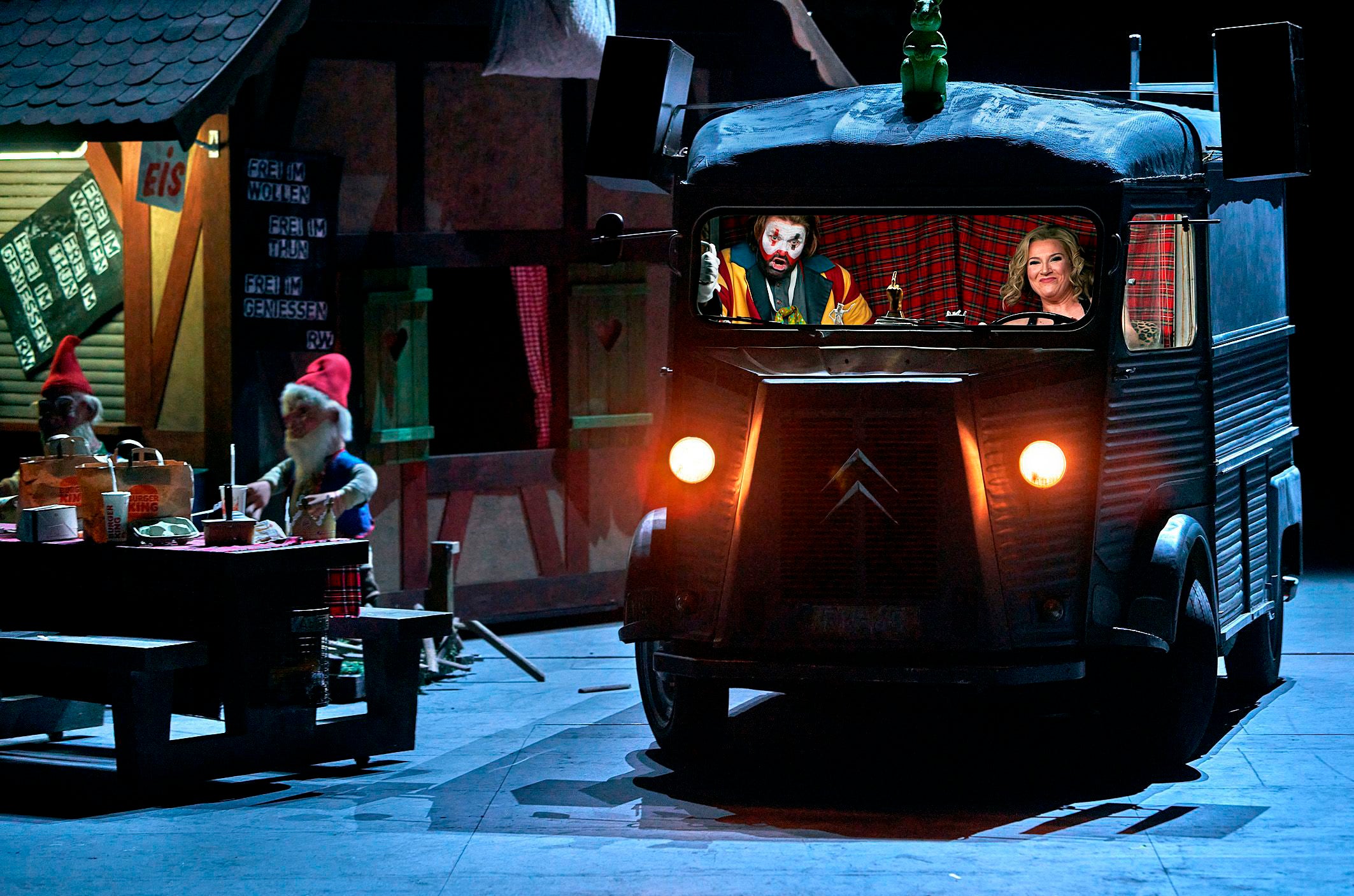 OPERA-TENDENCIAS EN DIRECCIÓN