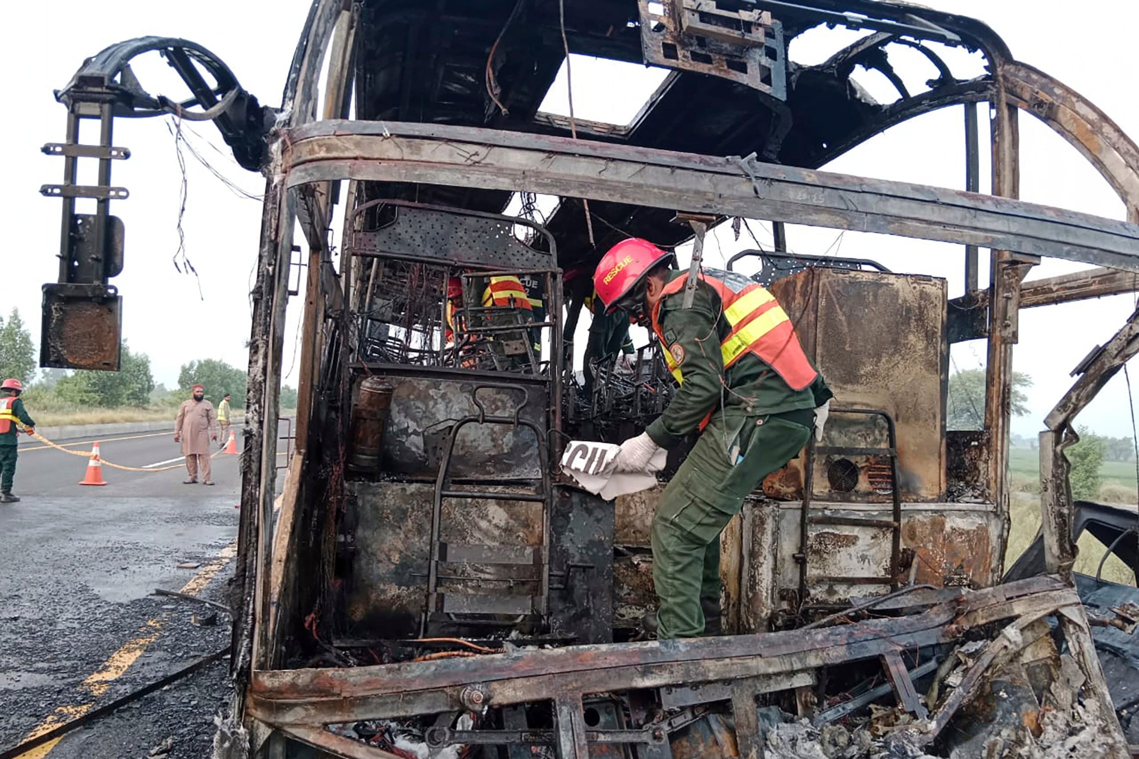 PAKISTÁN-ACCIDENTE DE AUTOBÚS