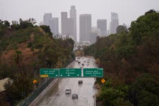 Vídeo muestra el estacionamiento del estadio de los Dodgers de Los Ángeles inundado por la tormenta Hilary