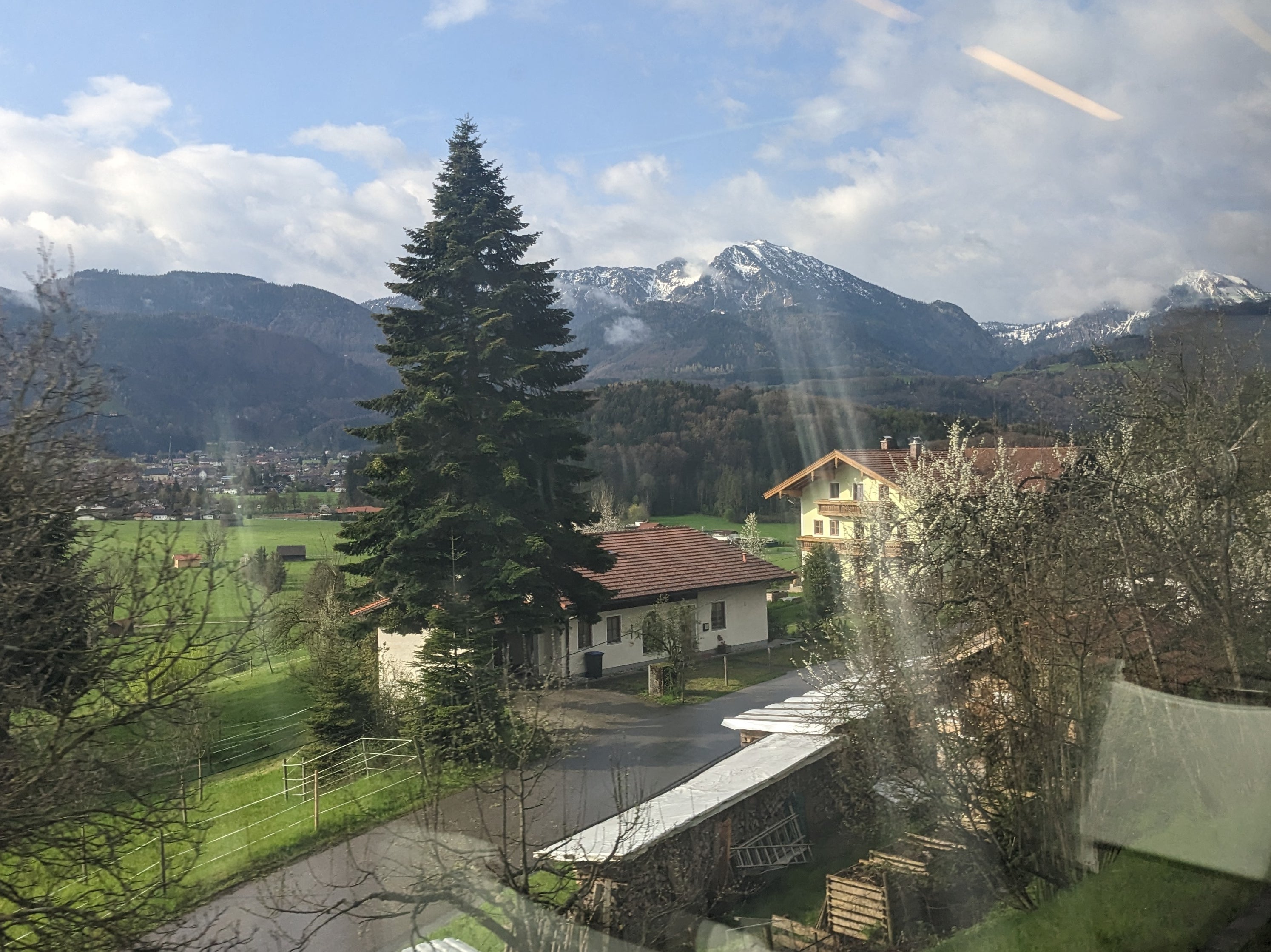 La vista del paisaje austríaco desde el tren