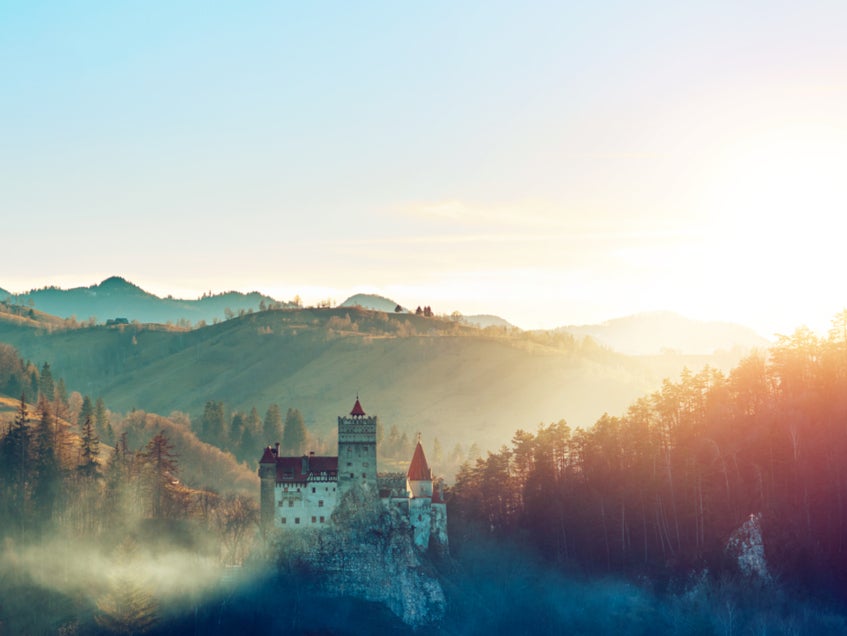 El castillo rumano se hizo famoso por la leyenda de Drácula