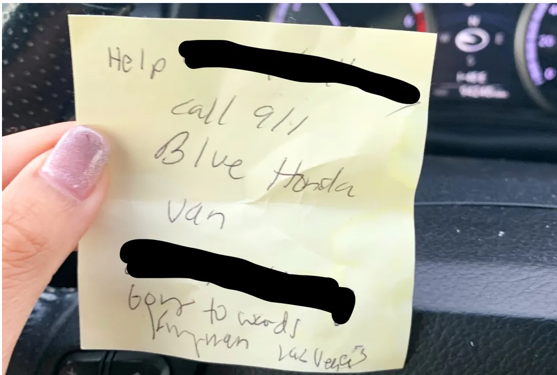 La escalofriante nota de ayuda de una mujer que fue secuestrada y obligada a subir a un coche por un hombre que se hacía pasar por conductor de Uber