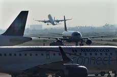 Gobierno de México ordena que aeropuerto de la capital recorte número de vuelos en 17%