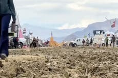 Disminuyen los tiempos para salir del Burning Man tras lodazal e inundaciones