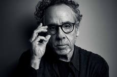 Entrevista a Tim Burton: “Solía pensar que la sociedad era como los aldeanos enojados de Frankenstein”