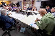 Algunos pueblos de EEUU están disolviendo su policía; citan problemas de contratación