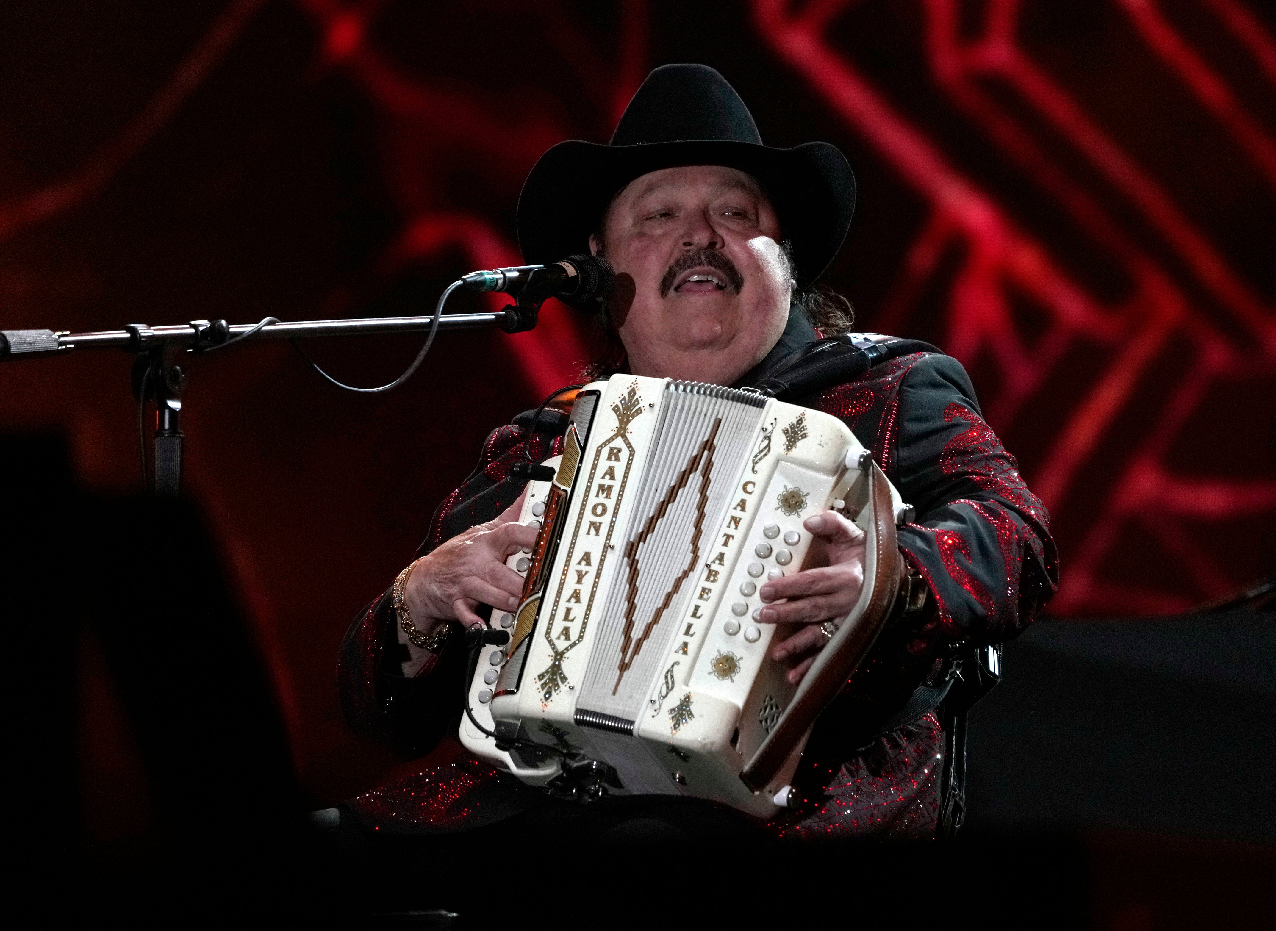 Ramón Ayala y Peso Pluma brillan en el segundo día de Arre