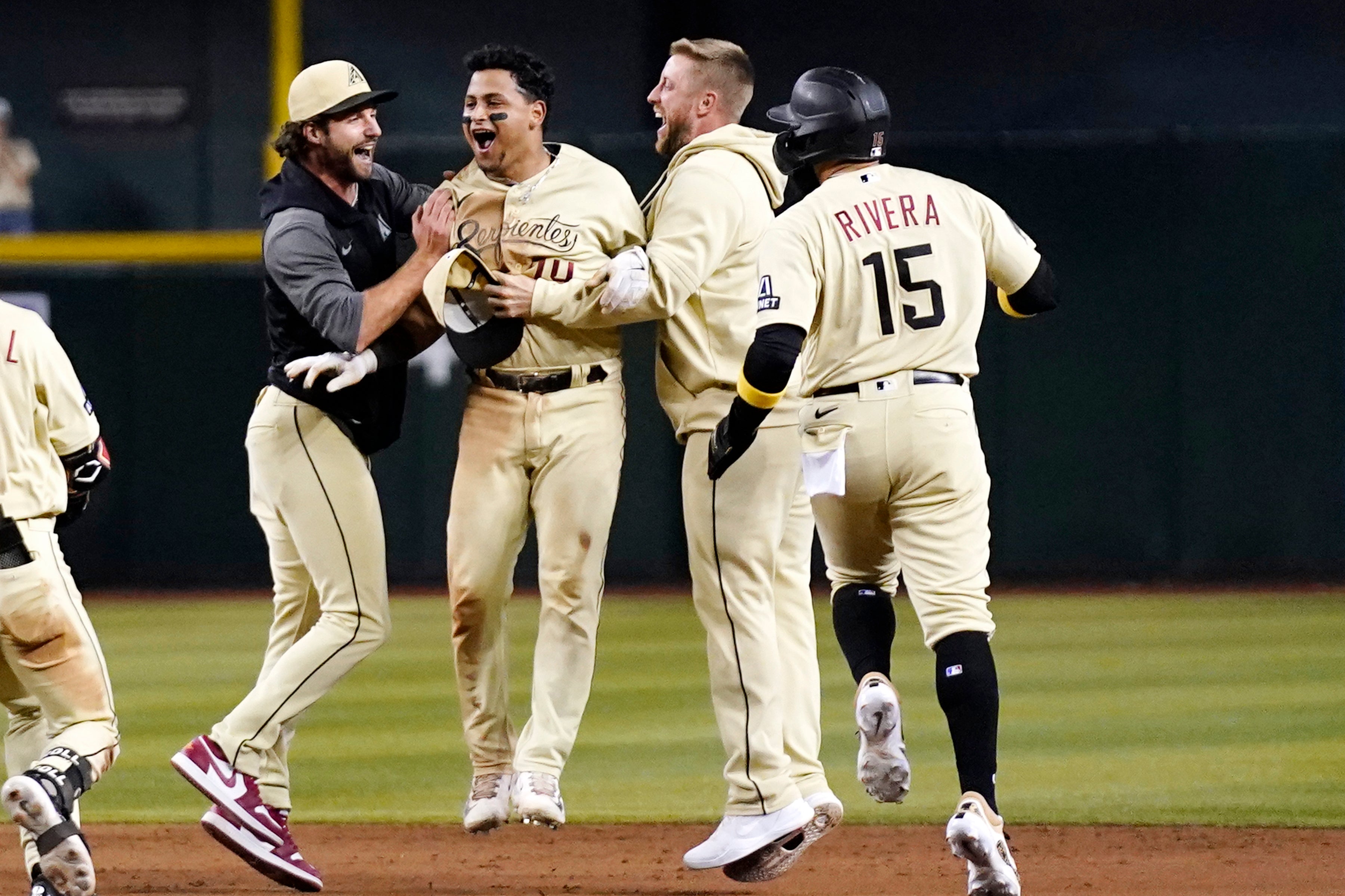 CACHORROS-DIAMONDBACKS