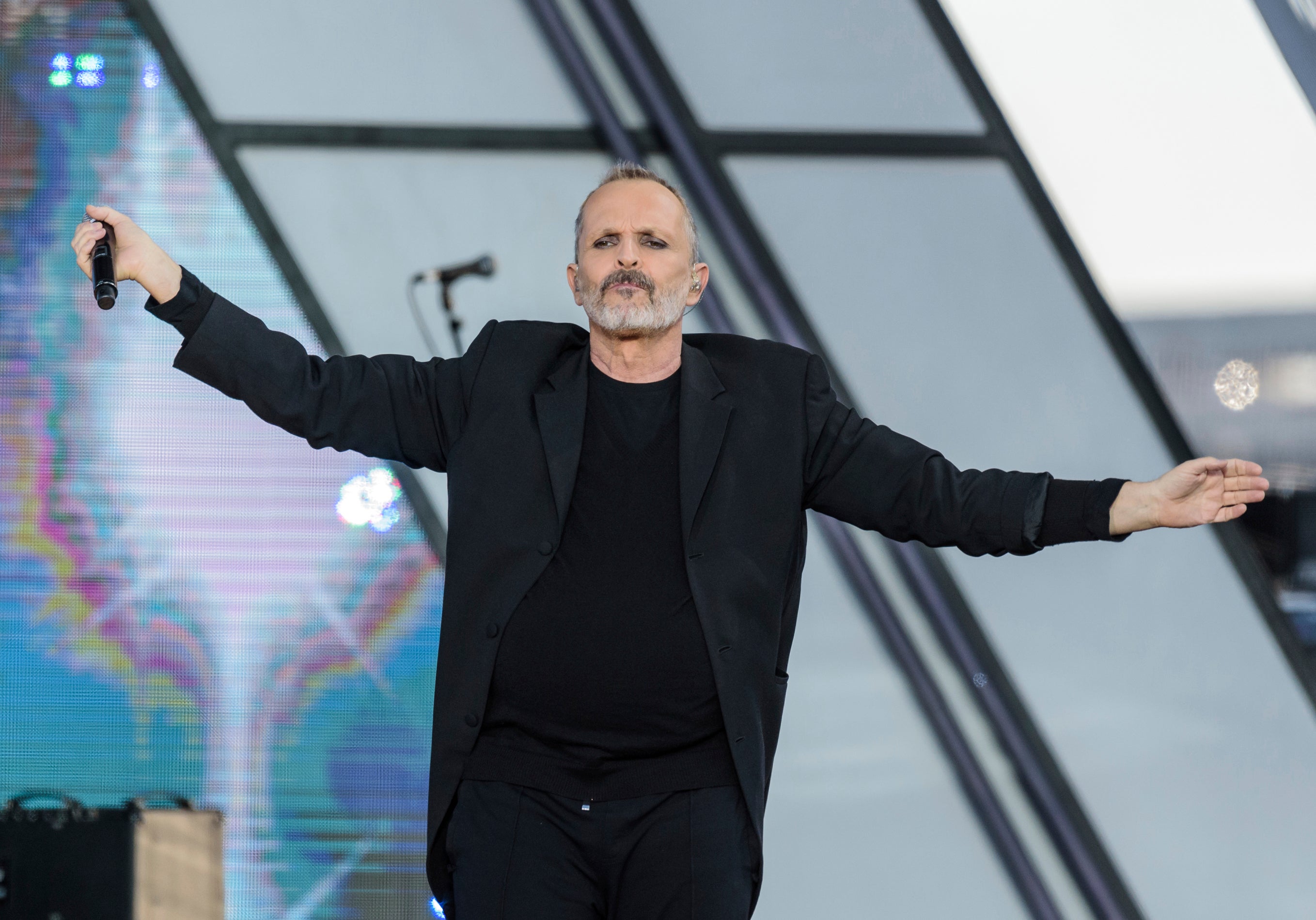 MIGUEL BOSÉ